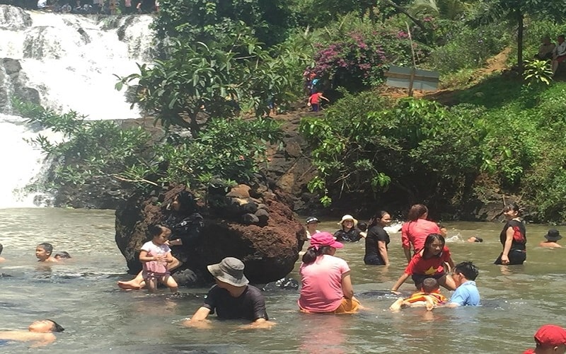 Mùa hè, không cần đi đâu xa, hãy tới thác nước hoang sơ 5 tầng ở Đăk Nông